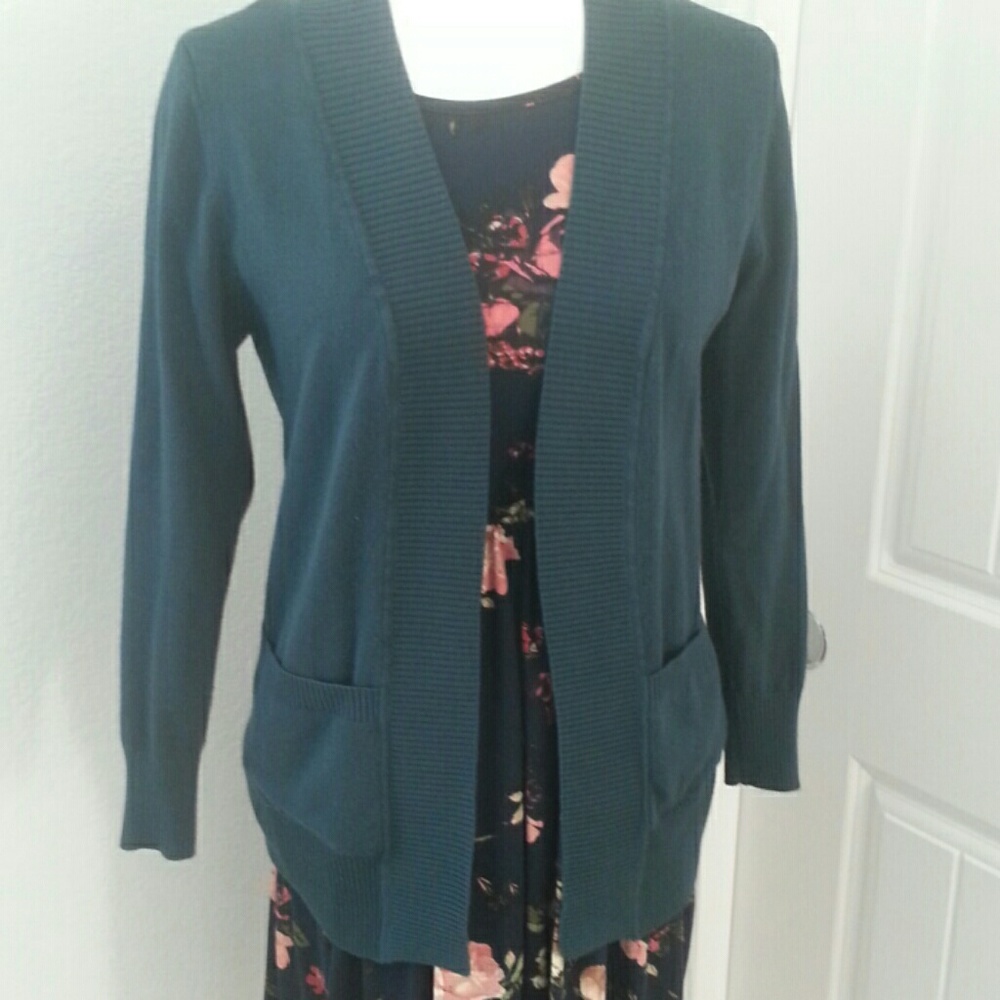 Forest green cardigan with pockets
